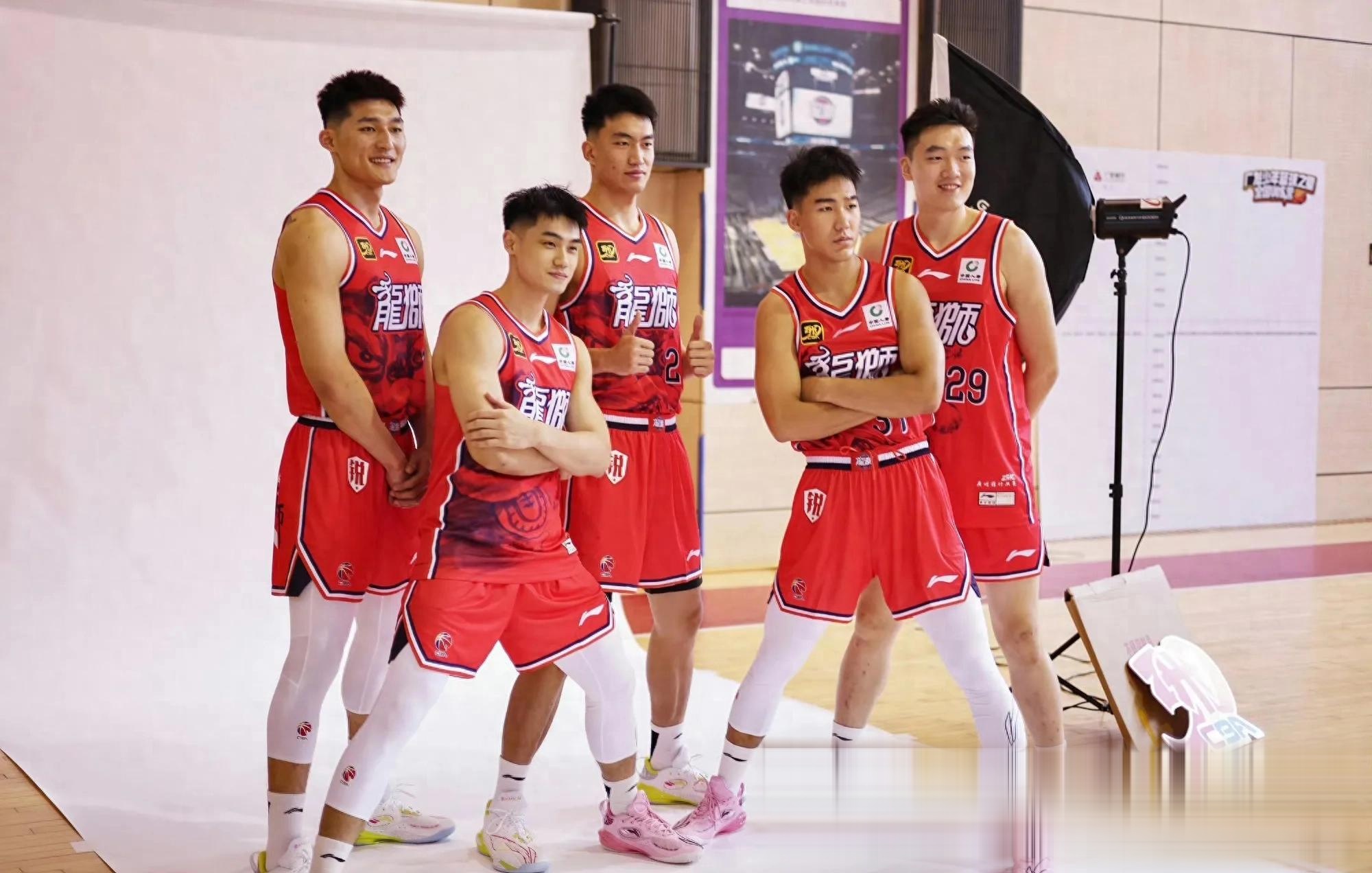 今晚广州队调整名单以备CBA常规赛，止住颓势环节打磨，管理层满意，控场能力受关注的简单介绍
